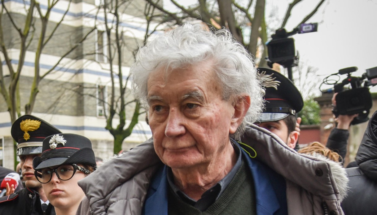 Garlasco, Andrea Sempio cambia avvocato? Lovati fa chiarezza e attacca la Procura su Ignoto 3 Garlasco, Andrea Sempio cambia avvocato? Lovati fa chiarezza e attacca la Procura su Ignoto 3