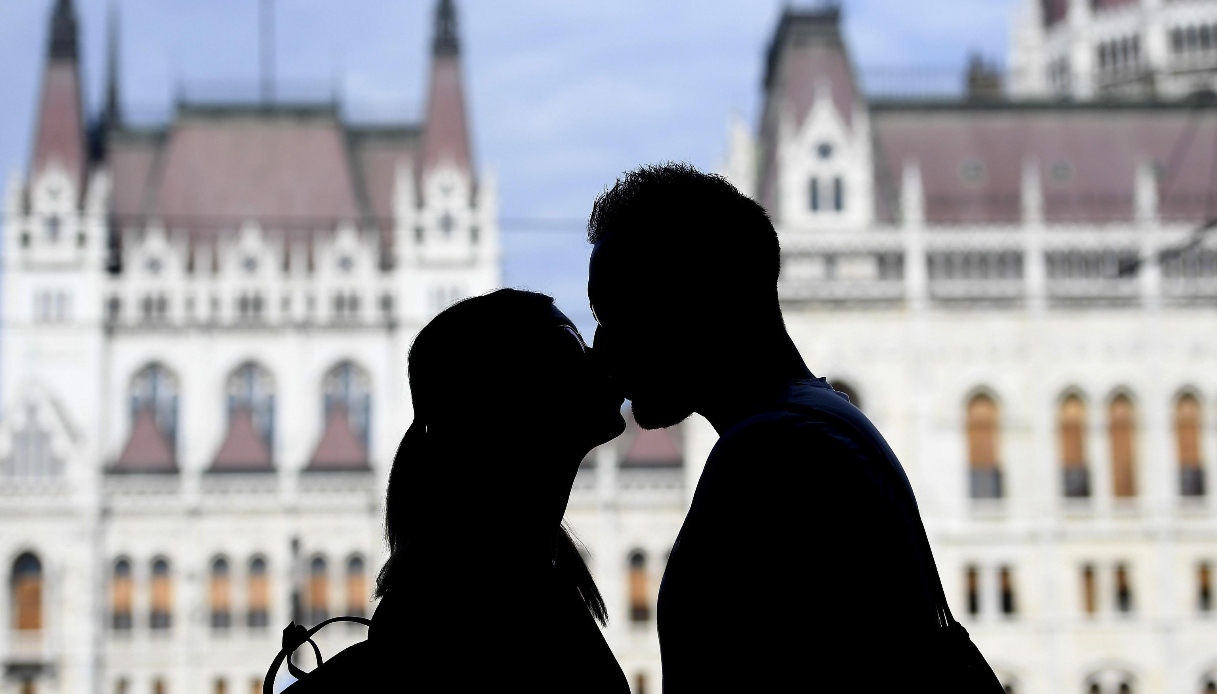 https://wips.plug.it/cips/notizie.virgilio.it/cms/2025/07/giornata-mondiale-bacio.jpg