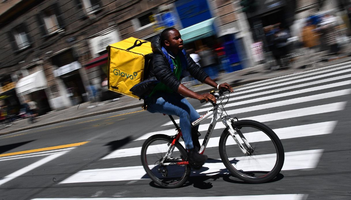 https://wips.plug.it/cips/notizie.virgilio.it/cms/2025/07/glovo-rider-bonus-caldo-cgil.jpg