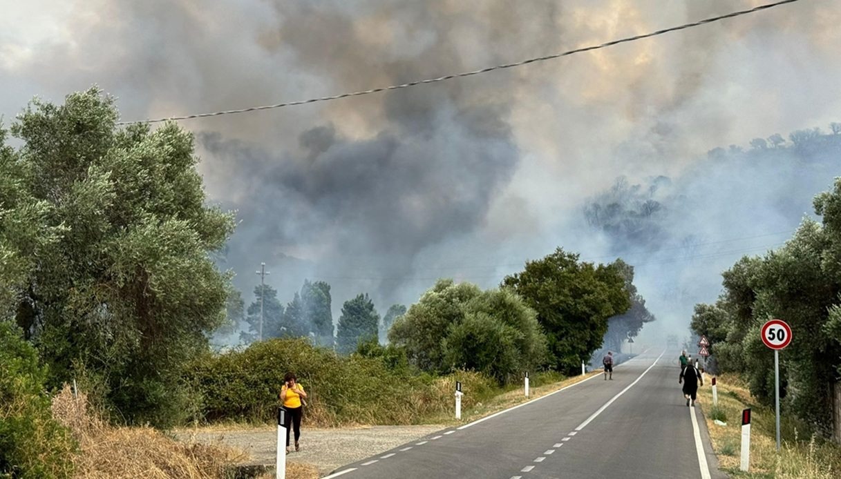 Devastanti Incendi In Sardegna Le Zone Coinvolte Colpiti Centri Devastanti Incendi In Sardegna Le Zone Coinvolte Colpiti Centri