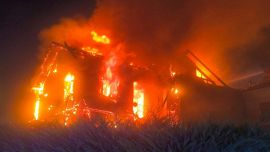 Incendio a Cherasco vicino Cuneo distrugge una palazzina, famiglie evacuate: all'interno un cane e un gatto