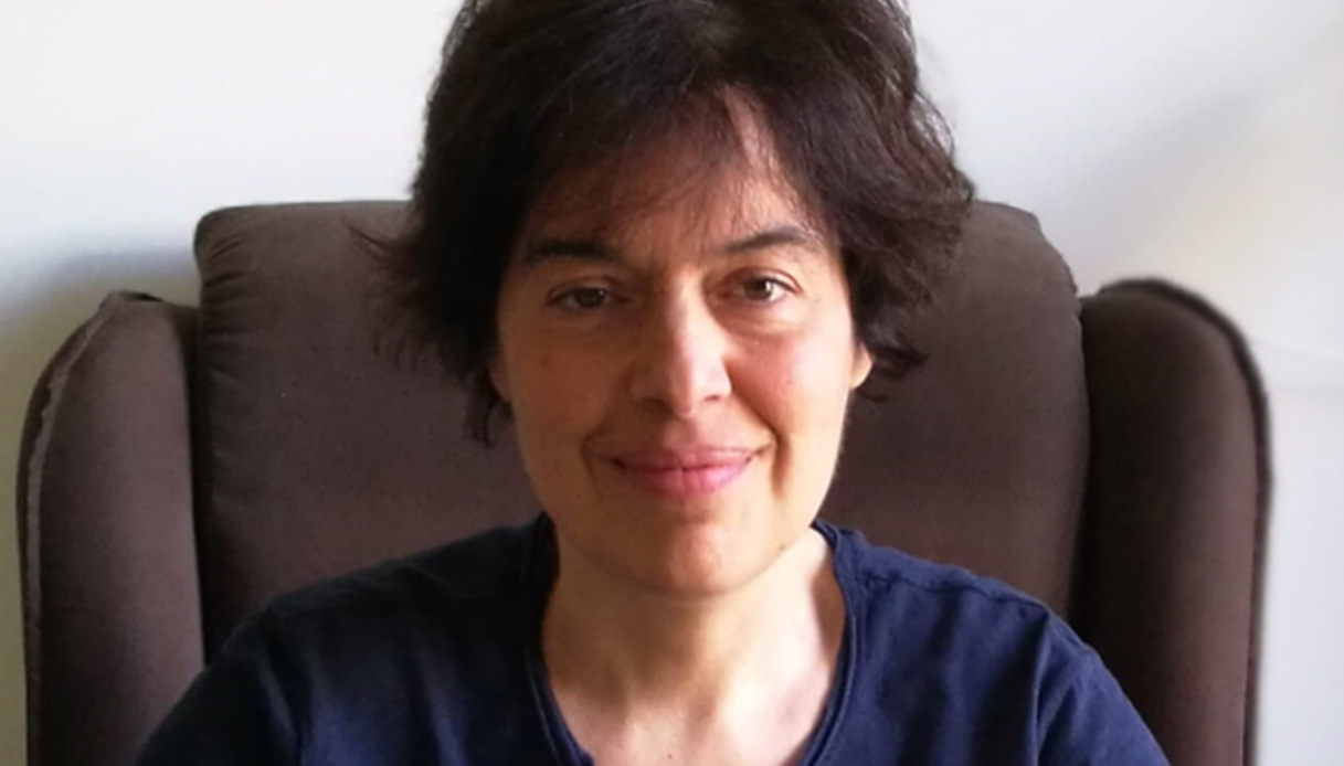 Laura Santi morta col suicidio assistito in casa a Perugia, la giornalista si è auto somministrata il farmaco Laura Santi morta col suicidio assistito in casa a Perugia, la giornalista si è auto somministrata il farmaco