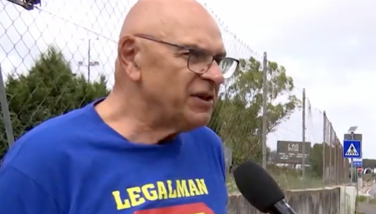 Carlo Spaziani è Legal Man, poliziotto in pensione che aiuta a fare ricorso contro gli autovelox irregolari