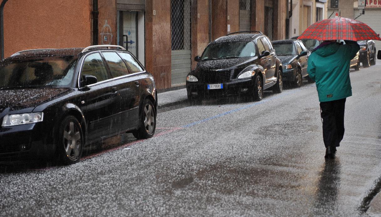 Meteo allerta arancione per temporali in Lombardia, picchi di 40 grandi a Sud: da lunedì Italia divisa in due Meteo allerta arancione per temporali in Lombardia, picchi di 40 grandi a Sud: da lunedì Italia divisa in due