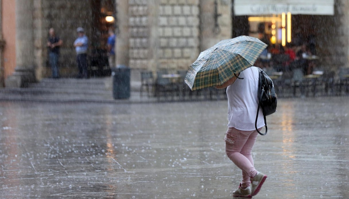 Ciclone in azione, avvio di settimana con temporali e grandinate, dove è previsto il forte maltempo Ciclone in azione, avvio di settimana con temporali e grandinate, dove è previsto il forte maltempo