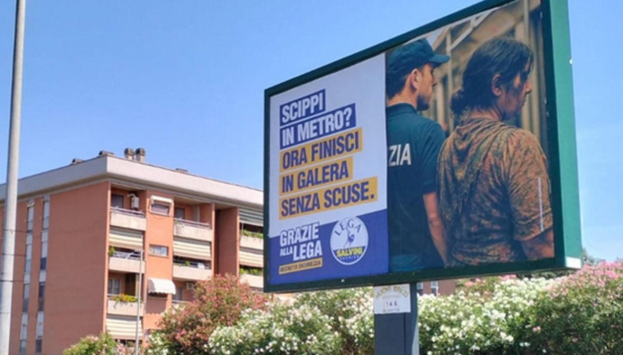 https://wips.plug.it/cips/notizie.virgilio.it/cms/2025/07/manifesti-lega-sicurezza-roma.jpg