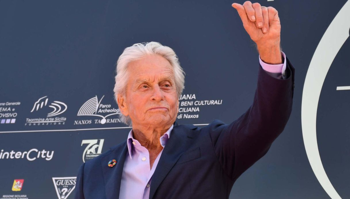 https://wips.plug.it/cips/notizie.virgilio.it/cms/2025/07/michael-douglas.jpg