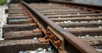 morto investito treno Ponte Lambro Como