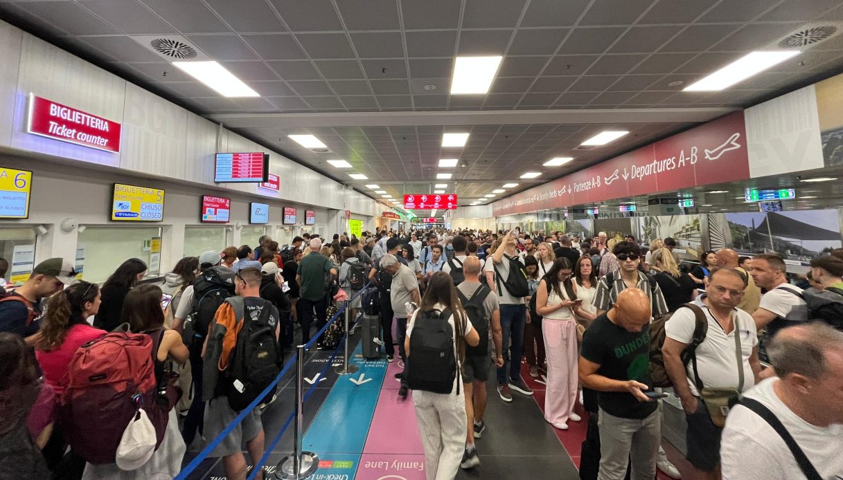 Orio al Serio uomo morto motore aereo Volotea