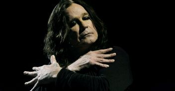 ozzy-osbourne-pipistrello