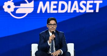 palinsesti mediaset striscia la notizia