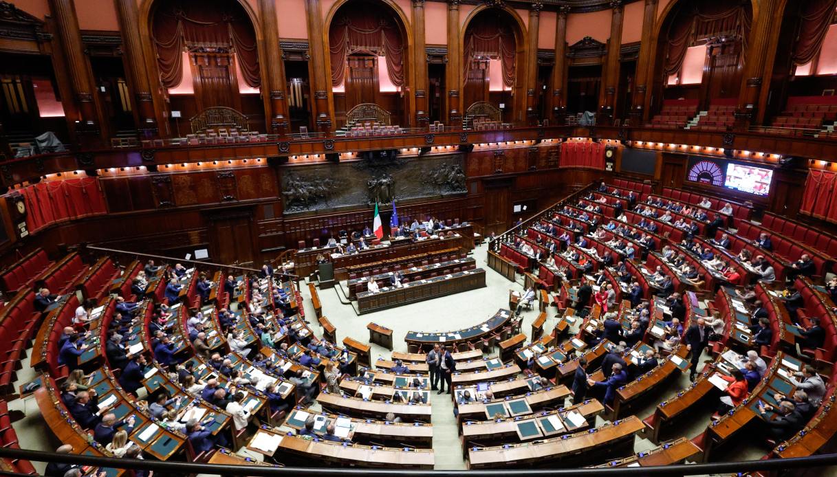 https://wips.plug.it/cips/notizie.virgilio.it/cms/2025/07/parlamento.jpg