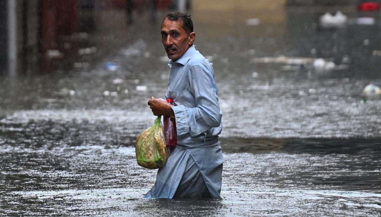 https://wips.plug.it/cips/notizie.virgilio.it/cms/2025/07/piogge-pakistan-morti.jpg