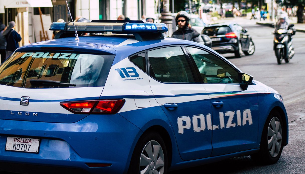 Ragazzo di 23 anni ucciso a Rovigo in una rissa, attaccato con coltelli e cocci di bottiglia