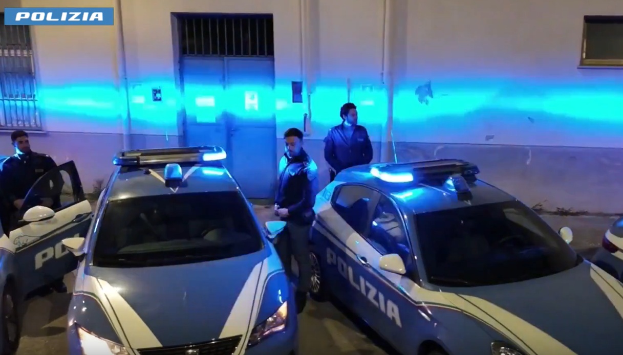 Mafia a Salerno, il video del blitz contro il clan Zullo: così venivano imposte estorsioni dal carcere Mafia a Salerno, il video del blitz contro il clan Zullo: così venivano imposte estorsioni dal carcere