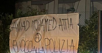 polizia-striscione
