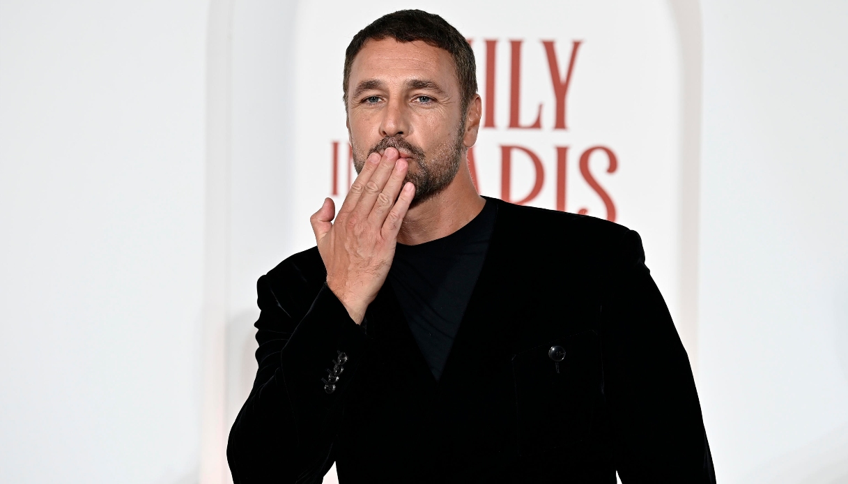 https://wips.plug.it/cips/notizie.virgilio.it/cms/2025/07/raoul-bova-martina-ceretti-3.jpg