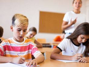 Scuole elementari aperte in estate in Alto Adige, la novità potrebbe arrivare in tutta Italia: cosa cambia