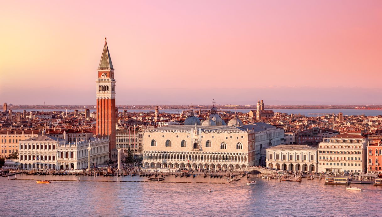 studentessa proprietaria Venezia video
