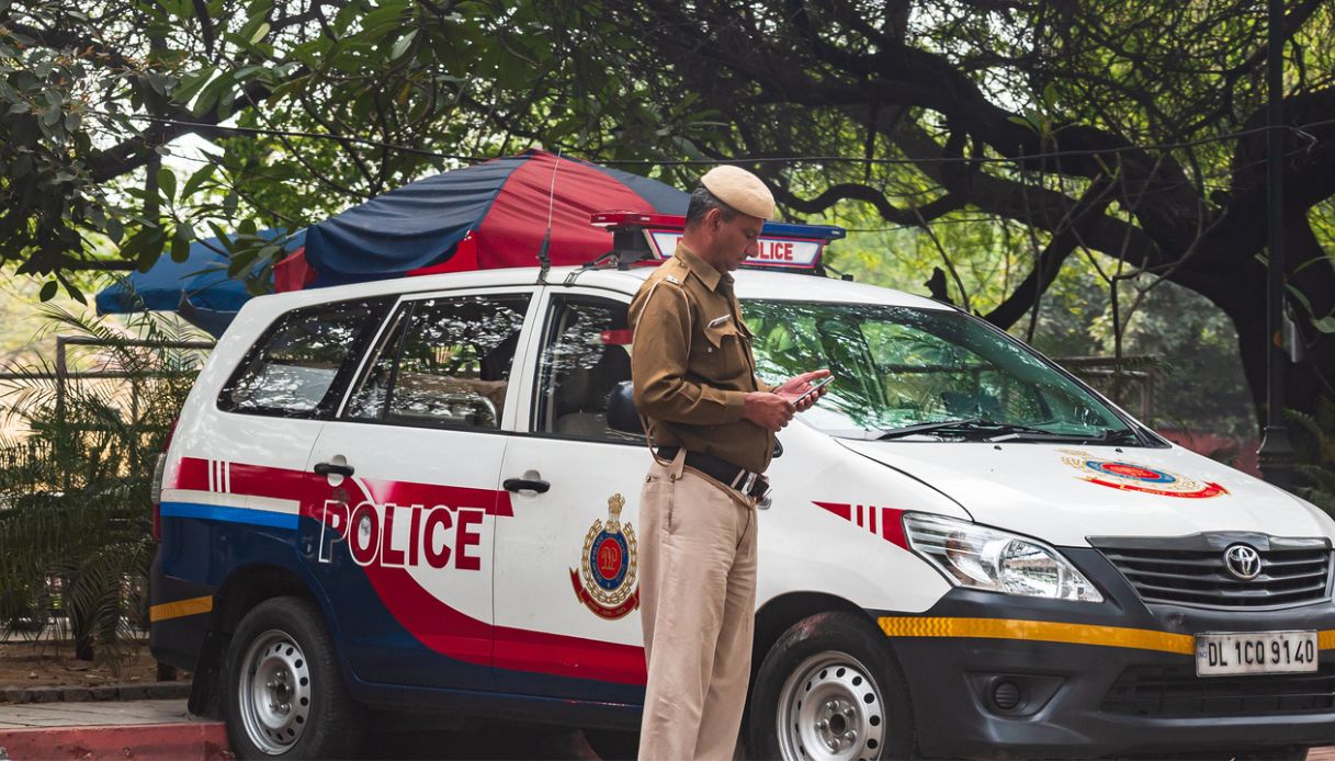 suicidio studentessa India professore molestie