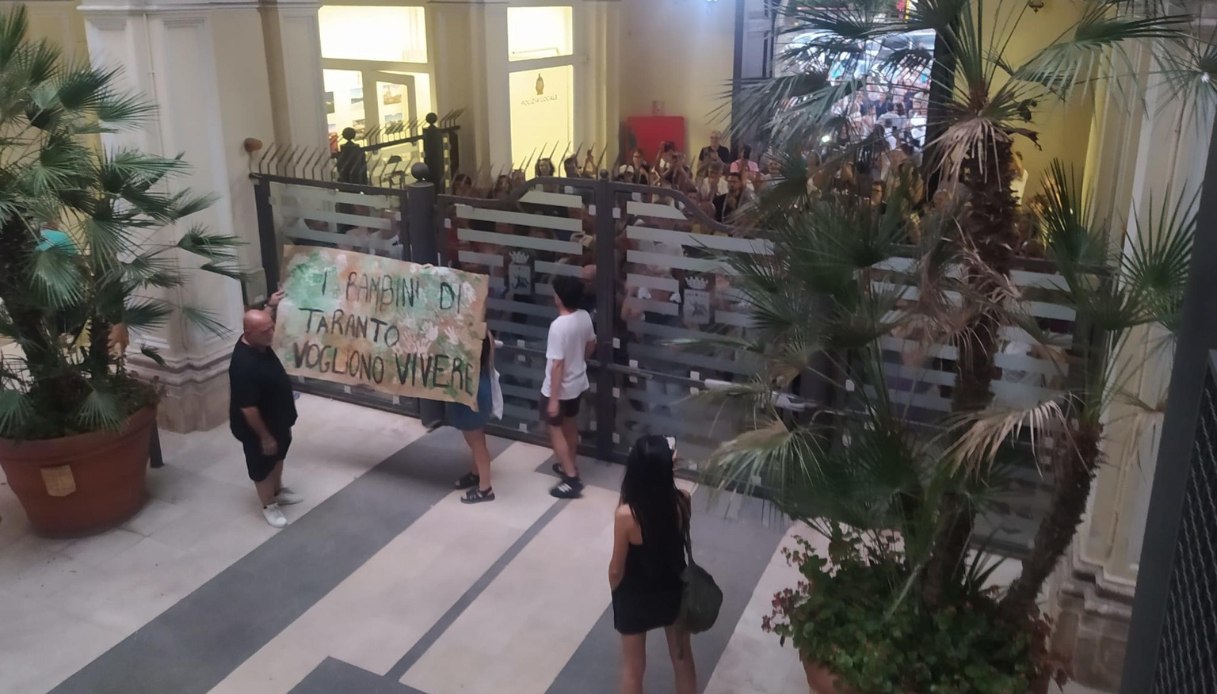 taranto-pietro-bitetti-contestazioni-dimissioni