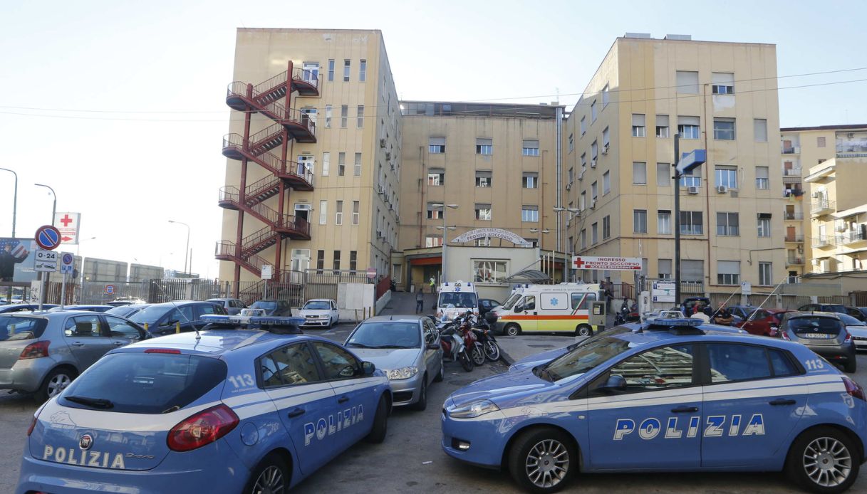 Terni, donna incinta al nono mese precipita dalla finestra e perde il bambino: è in gravi condizioni Terni, donna incinta al nono mese precipita dalla finestra e perde il bambino: è in gravi condizioni
