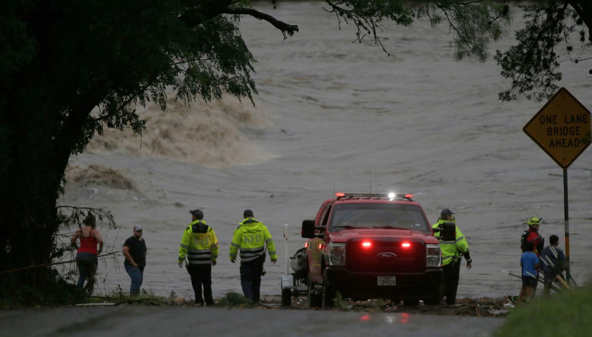 https://wips.plug.it/cips/notizie.virgilio.it/cms/2025/07/texas-esondazione-alluvione-fiume-gudalupe-1.jpg
