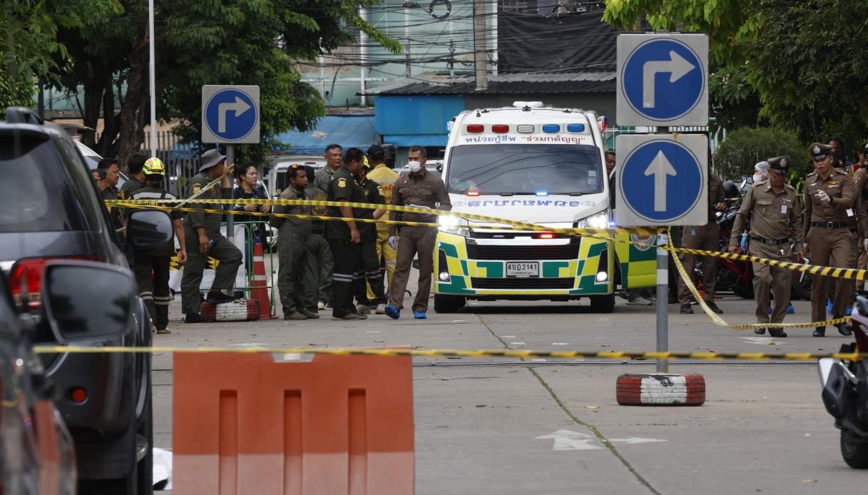 https://wips.plug.it/cips/notizie.virgilio.it/cms/2025/07/thailandia-bangkok-mercato.jpg
