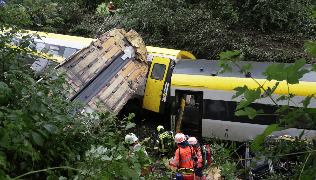 https://wips.plug.it/cips/notizie.virgilio.it/cms/2025/07/treno-deraglia-in-germania-2.jpg