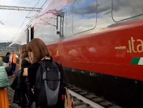 Treno Italo centrato da un fulmine rimane bloccato a Melegnano, ritardi sull’alta velocità per il maltempo