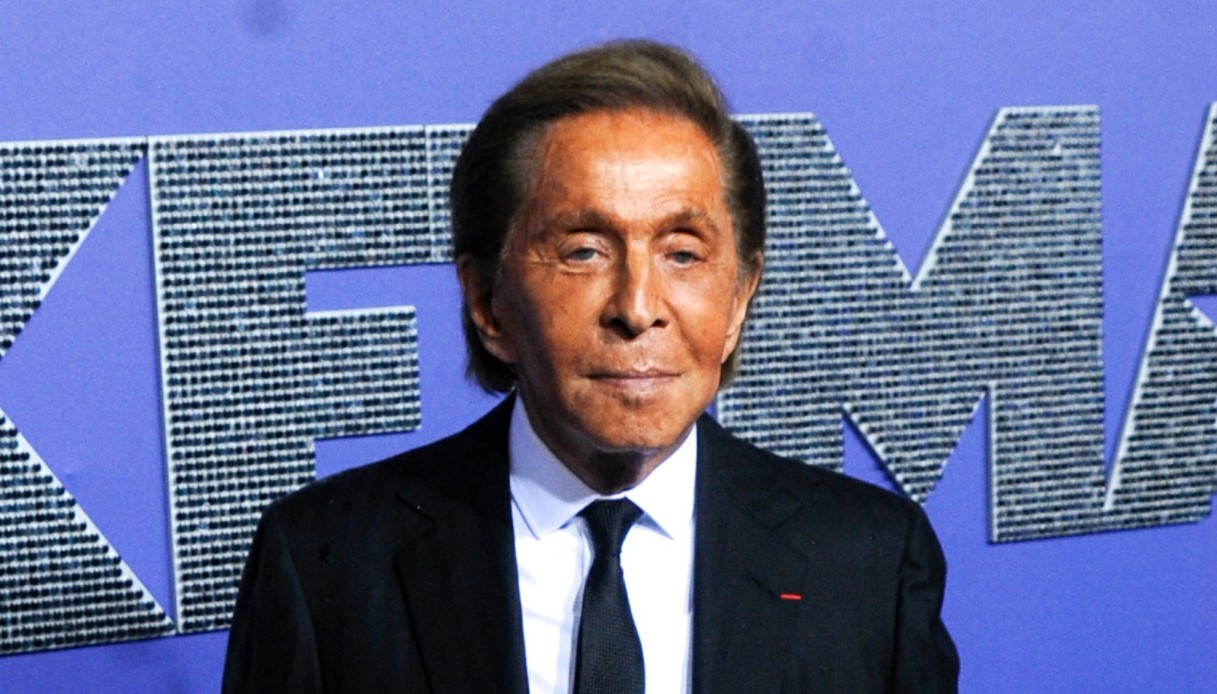Valentino Garavani, due ladri nella villa dello stilista a Roma: vigilante spara e li mette in fuga Valentino Garavani, due ladri nella villa dello stilista a Roma: vigilante spara e li mette in fuga