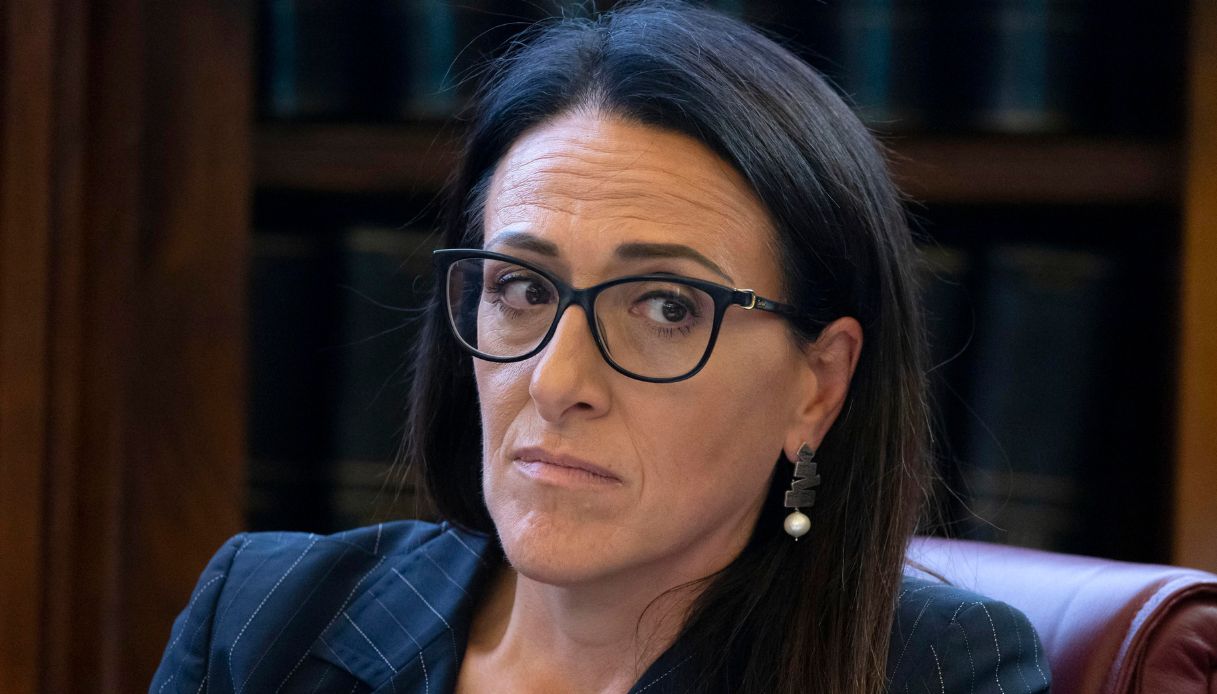 https://wips.plug.it/cips/notizie.virgilio.it/cms/2025/07/valeria-valente.jpg