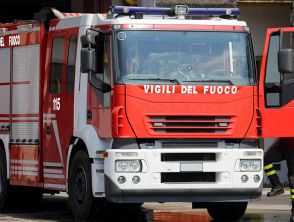 Incendio a San Martino in Colle, frazione di Perugia, intervento durato ore per salvare le case