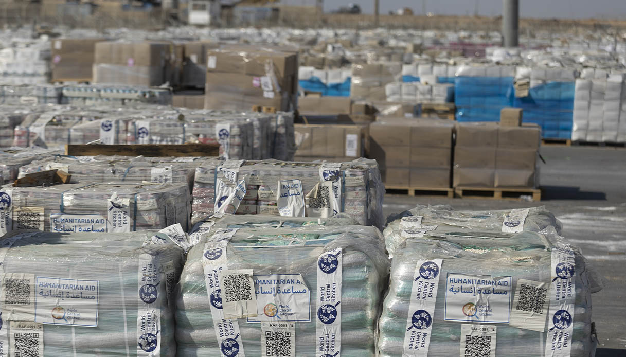 https://wips.plug.it/cips/notizie.virgilio.it/cms/2025/08/aiuti-umanitari-gaza-tg1.jpg