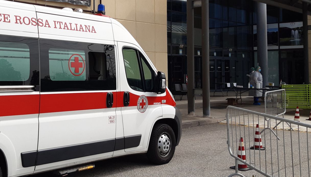 Anziano colpito da trenta secchiate d