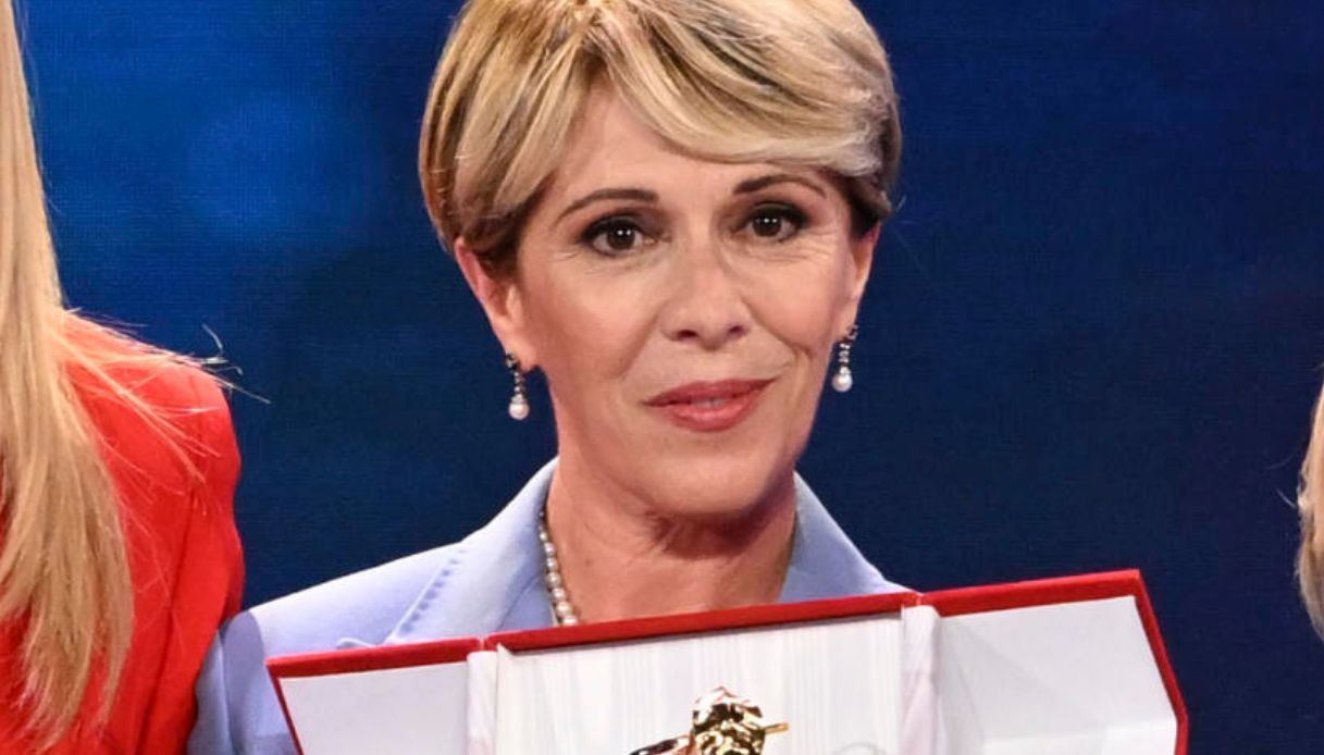 https://wips.plug.it/cips/notizie.virgilio.it/cms/2025/08/alessandra-balocco-pandoro-gate.jpg