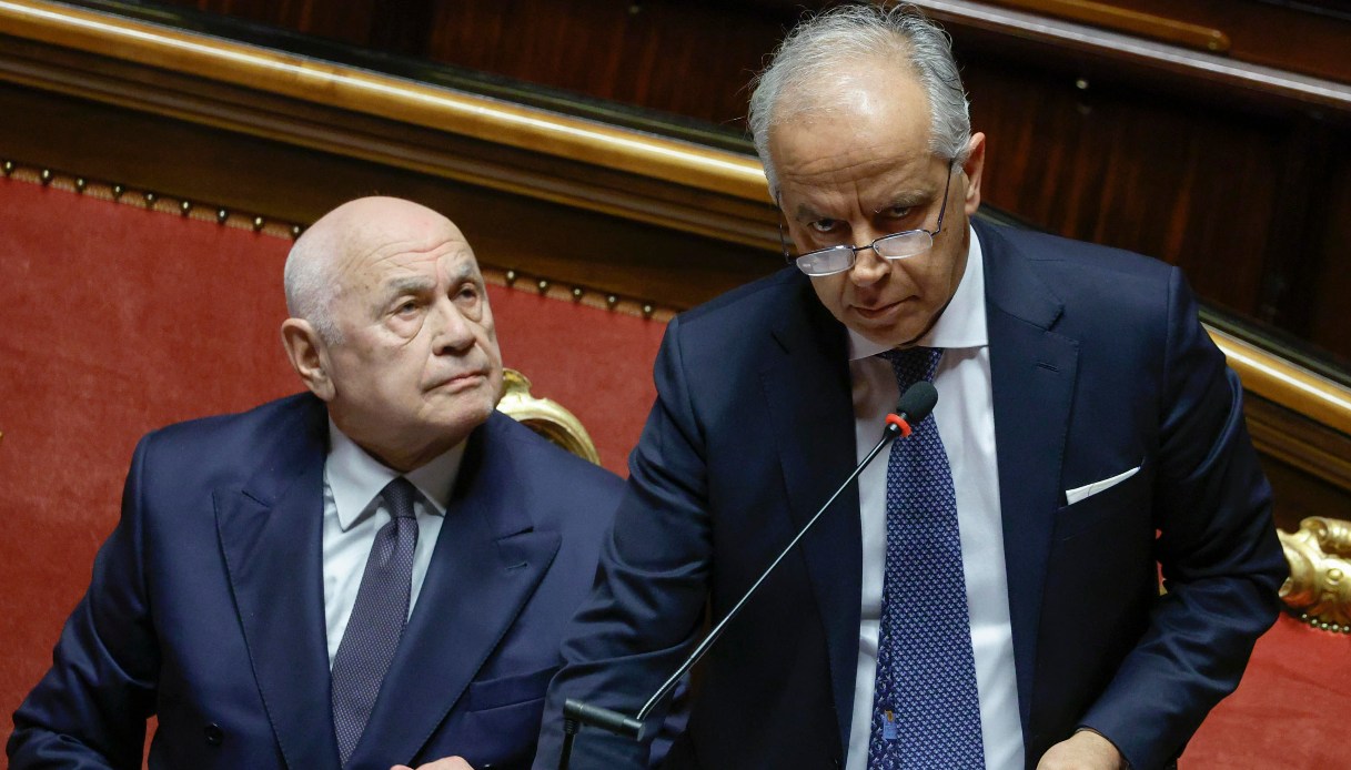 https://wips.plug.it/cips/notizie.virgilio.it/cms/2025/08/almasri-nordio-piantedosi-meloni-mantovano.jpg