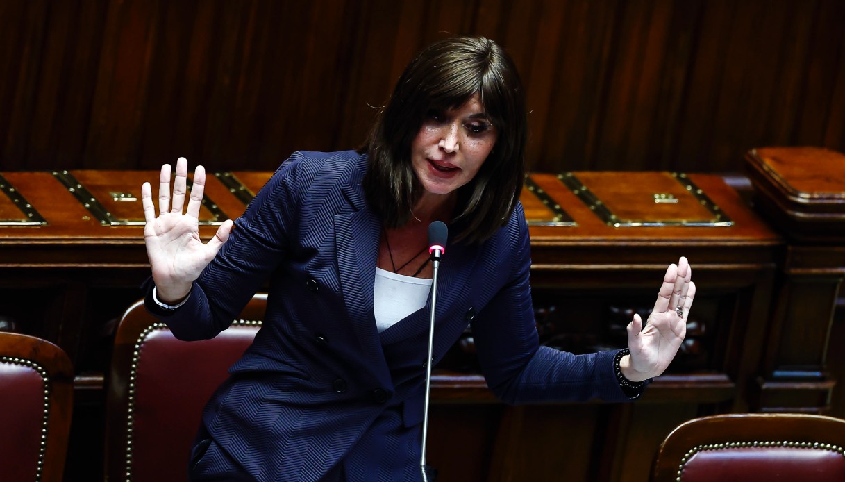https://wips.plug.it/cips/notizie.virgilio.it/cms/2025/08/anna-maria-bernini.jpg