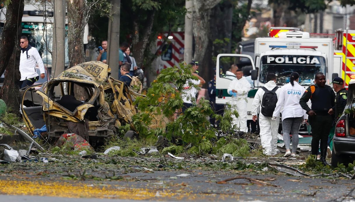https://wips.plug.it/cips/notizie.virgilio.it/cms/2025/08/attentato-colombia-morti.jpg