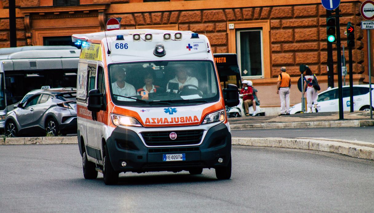 bambino di 4 anni ricoverato in rianimazione per un colpo di calore in sardegna era nell auto dei genitori