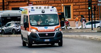 bambino-colpo-di-calore-ambulanza