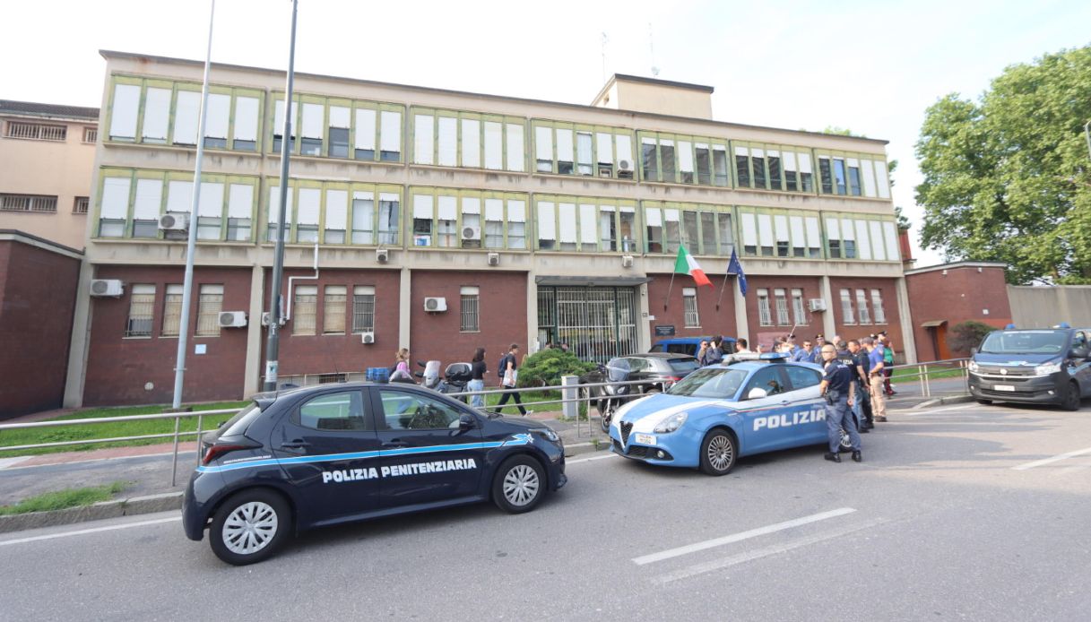 Torture al Beccaria, indagati anche gli ex direttori: in 42 nel mirino della procura Torture al Beccaria, indagati anche gli ex direttori: in 42 nel mirino della procura