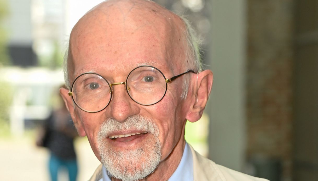 https://wips.plug.it/cips/notizie.virgilio.it/cms/2025/08/berrino-balla-il-tango-a-81-anni.jpg