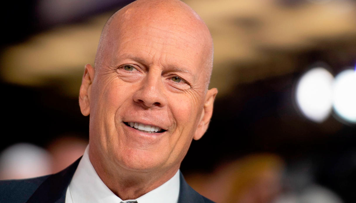 https://wips.plug.it/cips/notizie.virgilio.it/cms/2025/08/bruce-willis-demenza-malattia-trasferito.jpg