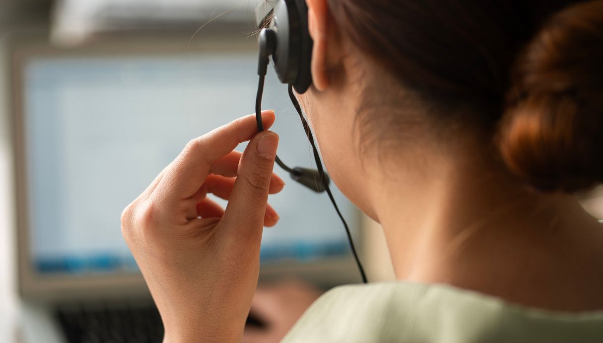 https://wips.plug.it/cips/notizie.virgilio.it/cms/2025/08/call-center-normativa-anti-spoofing.jpg