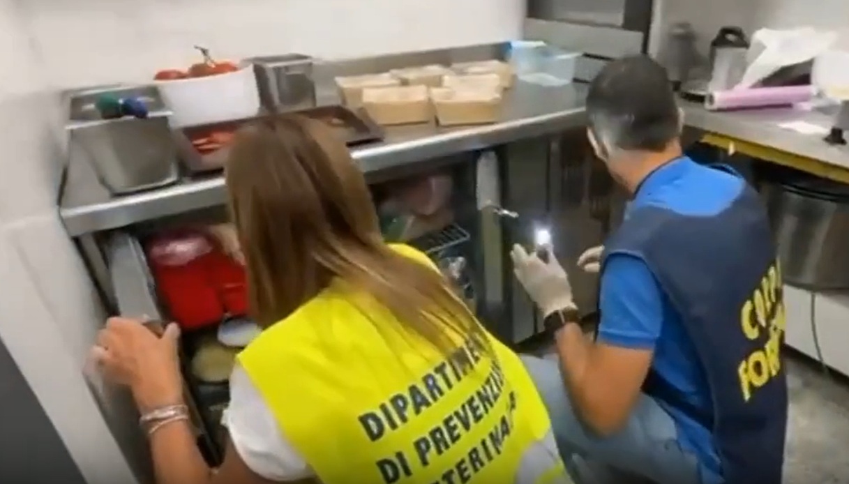 https://wips.plug.it/cips/notizie.virgilio.it/cms/2025/08/catania-aeroporto-multe.jpg