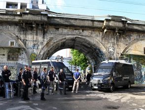 Sfratto del centro sociale Leoncavallo di Milano, storica struttura sgomberata dopo i rinvii: Salvini esulta