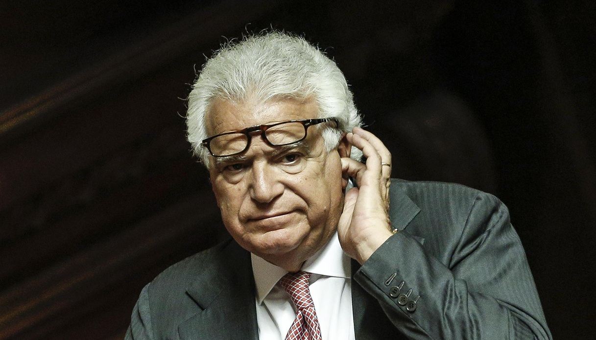 https://wips.plug.it/cips/notizie.virgilio.it/cms/2025/08/denis-verdini-furto-casa-villa.jpg