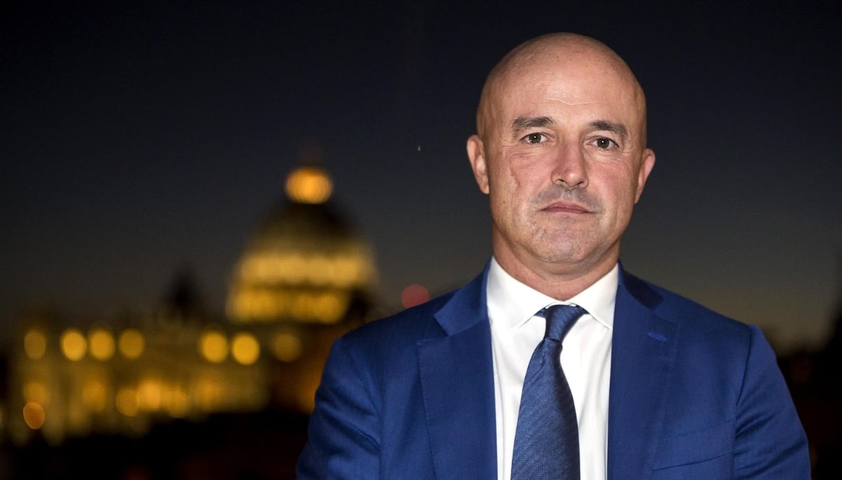 Dentro la notizia Gianluigi Nuzzi Pomeriggio 5