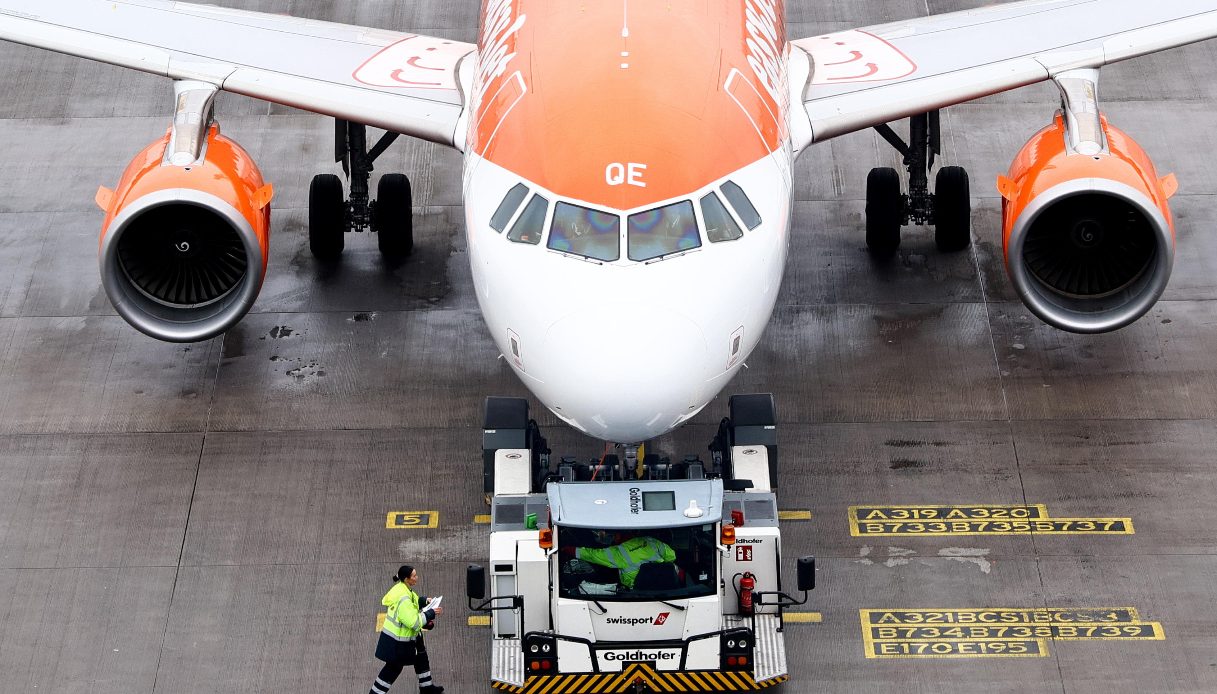 https://wips.plug.it/cips/notizie.virgilio.it/cms/2025/08/easyjet-brindisi-atterraggio-emergenza.jpg